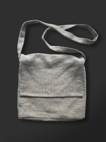 Średniowieczna torba pielgrzymka lniana z klapą – ręcznie wykończone szwy lniane, widok frontu, Bestiae Silvae