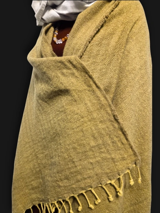 Zbliżenie na wzór na płaszczu barwionym naturalnie - jodełka